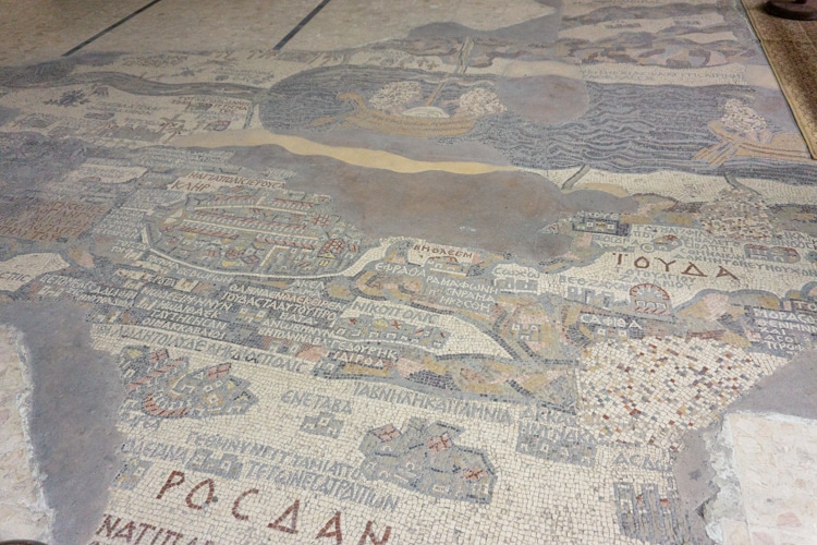 De mozaÃ¯eken vloer in de Sint Joriskerk, Madaba.