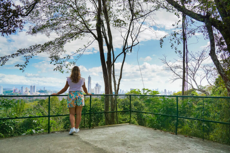 Uitzicht over Panama City vanuit Metropolitan Natura Park