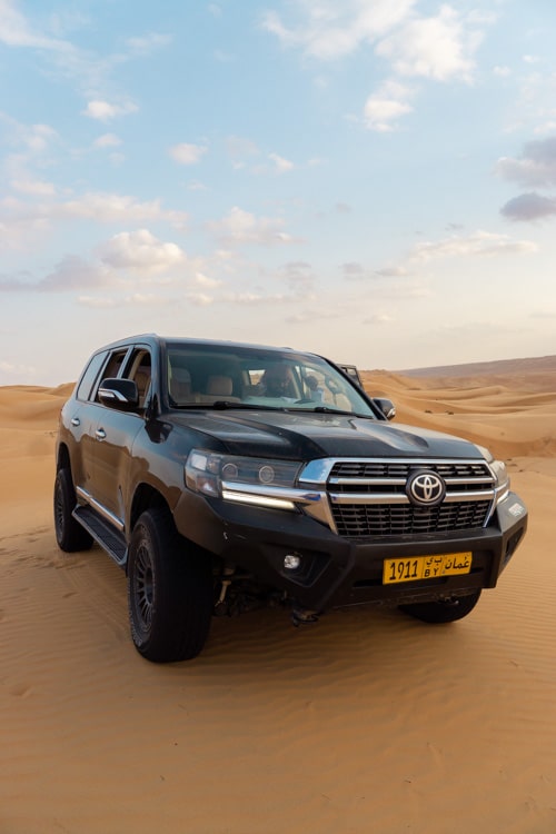 4x4 auto in de woestijn Wahiba Sands