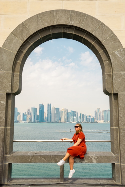 Uitzicht op de skyline van Doha vanaf Museum of Islamic Art