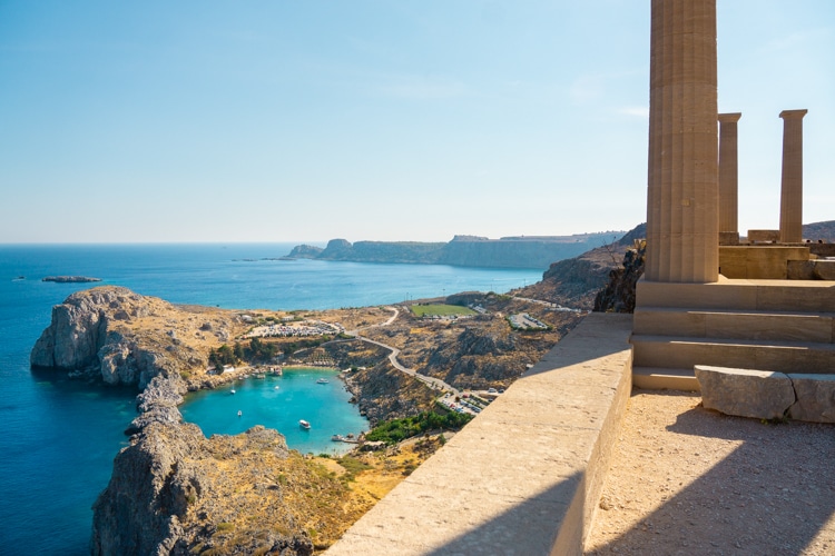 Lindos op het eiland Rhodos in Griekenland. Een heerlijk zonnige bestemming meivakantie.
