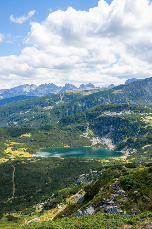 Uitzicht over de Zeven Rila-meren in Bulgarije