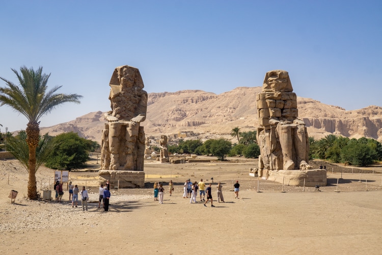 De Kolossen van Memnon in Luxor, Egypte