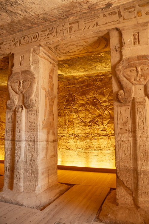 Hiërogliefen in de tempel van Nefertari