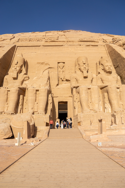 Abu Simbel entree naar de tempel van Ramses II