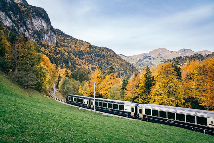 Treinreis Zwitserland Golden Pass Express door de bergen in herfstkleuren